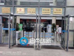 成都商场天府码人脸识别测温电子哨兵一体机人证核验健康码门禁机图3